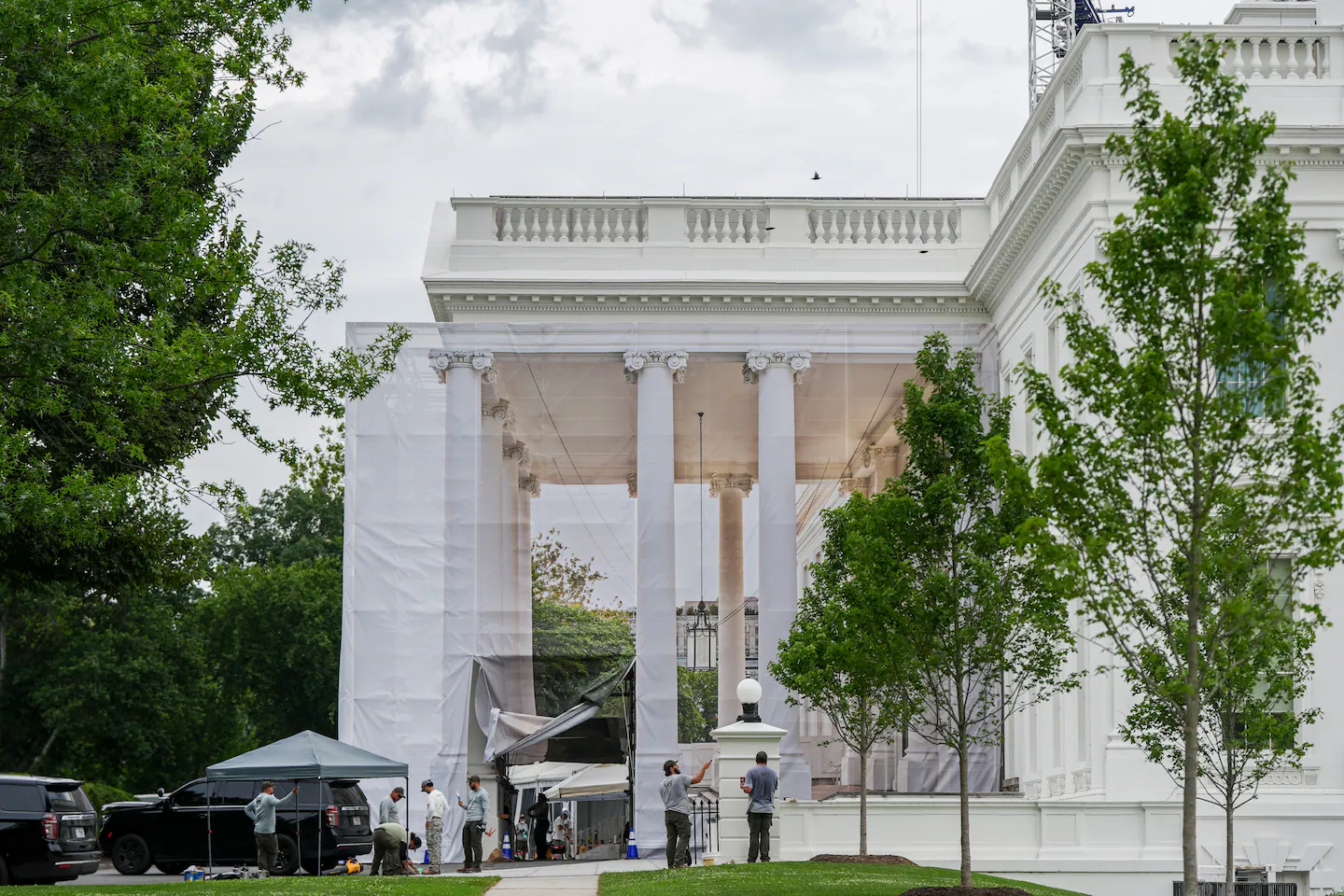 Trump administration set to spend at least $900 million on White House construction