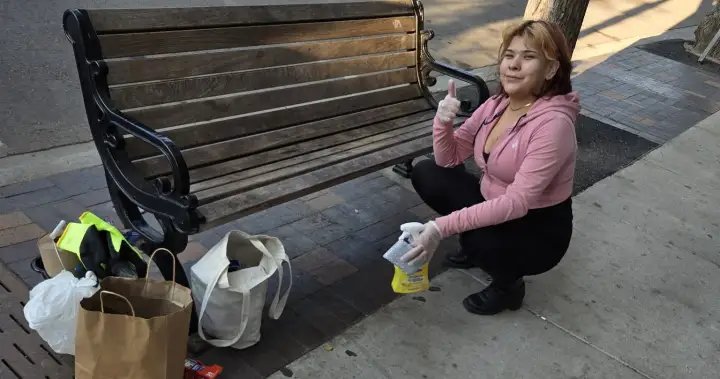 Saskatoon woman volunteers to clean benches downtown – Saskatoon
