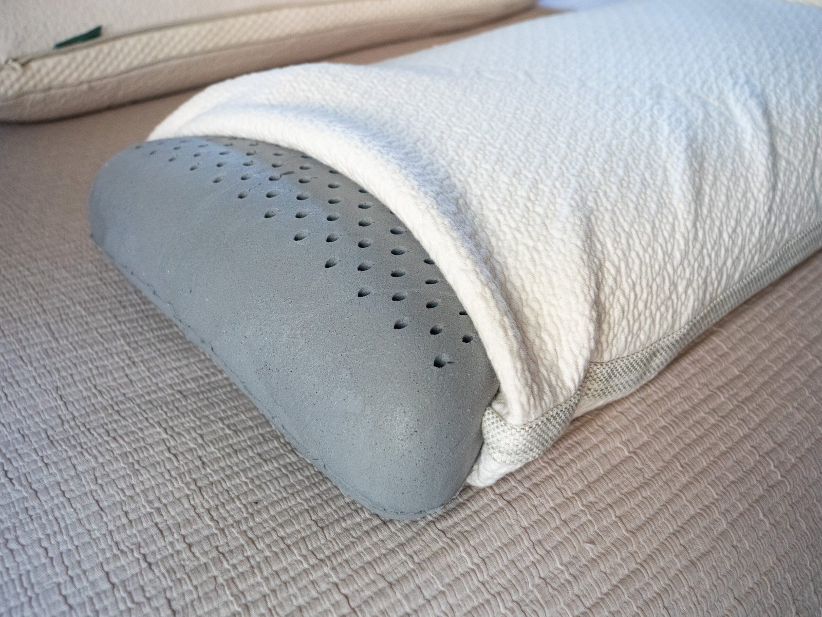 7 Best Pillows For Neck Pain (2026)