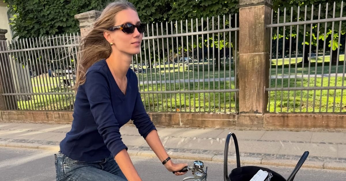 Every Cool Girl Will Be Styling Skinny Jeans and Ballet Flats This Autumn