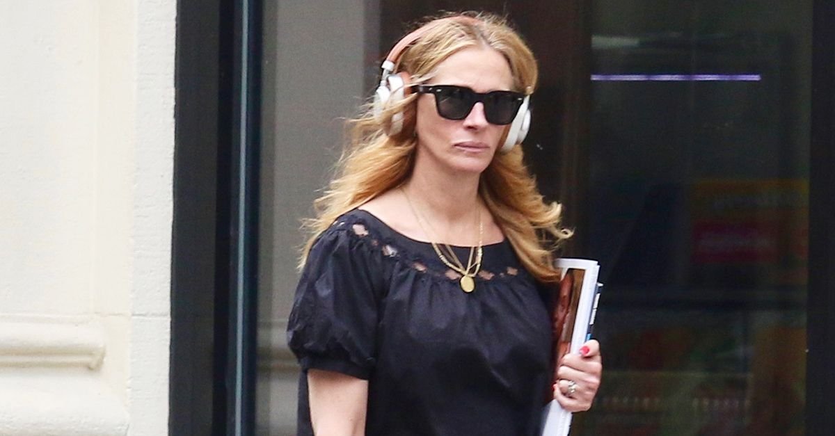 Julia Roberts Wore the Pant Trend to Pair With Birkenstocks