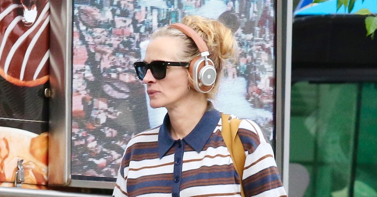 Julia Roberts Wore a 2026 T-Shirt Trend With Jeans and Flats