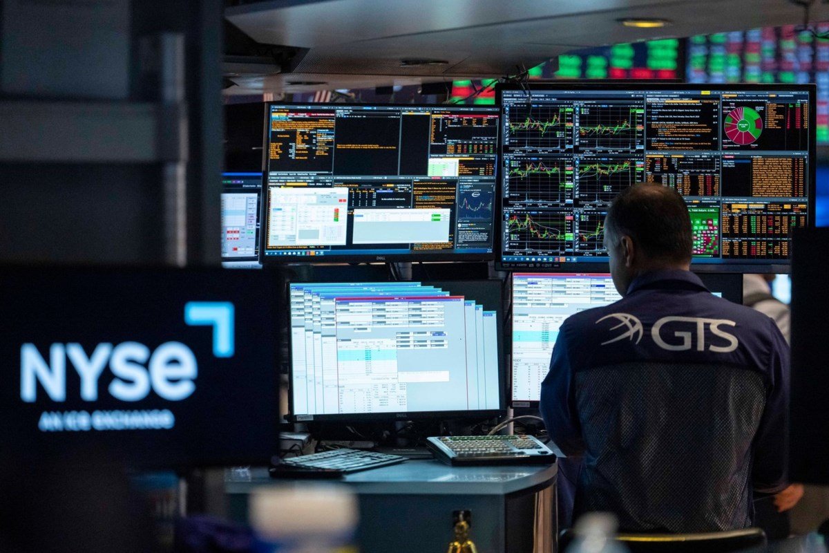 S&P/TSX composite down nearly 100 points as financial stocks fall, U.S. markets up