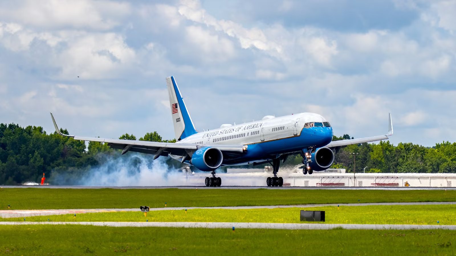Trump Snuck Off Air Force One In A Catering Truck To Fly On Boeing 757 Amid Iran Threat