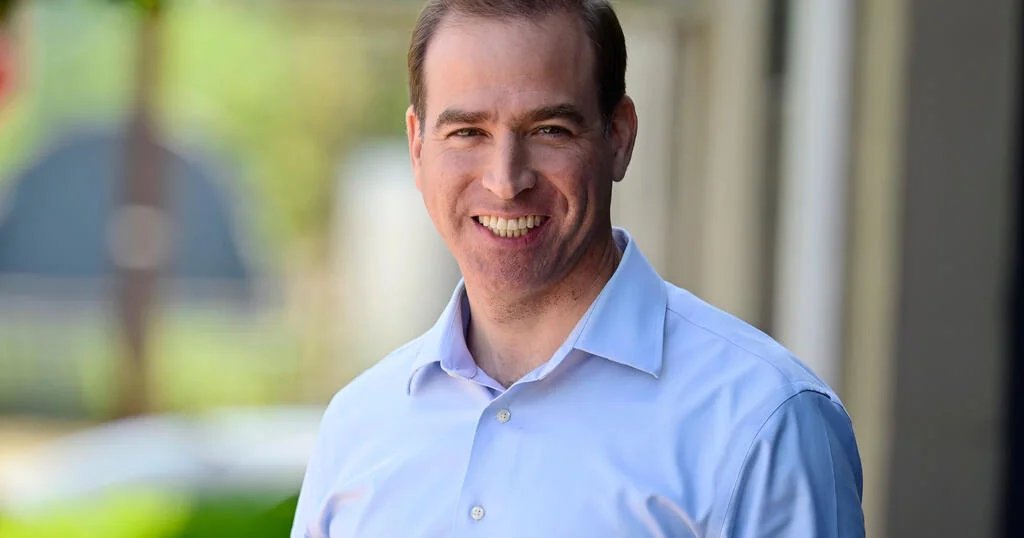 14-term Rep. John Larson ousted by challenger Luke Bronin in Connecticut Democratic primary, CBS News projects