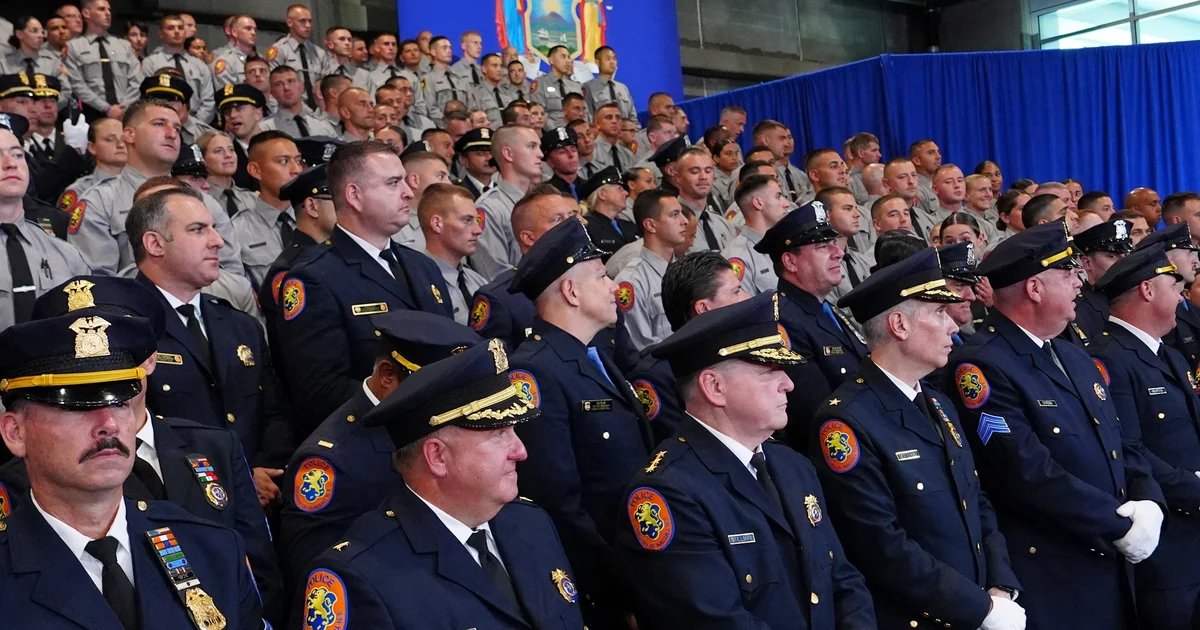 Violent crime plummeted in 2025, with murder rate hitting 20-year low, FBI says