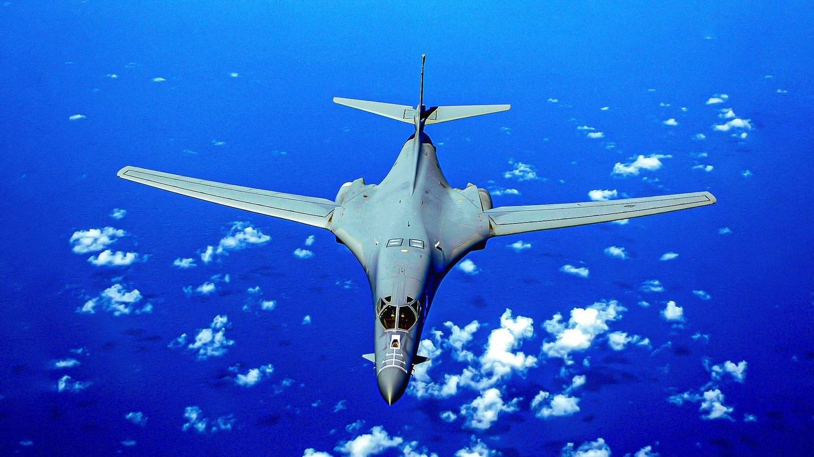 Why The B-1 Lancer Can’t Fly Supersonic At Every Weight