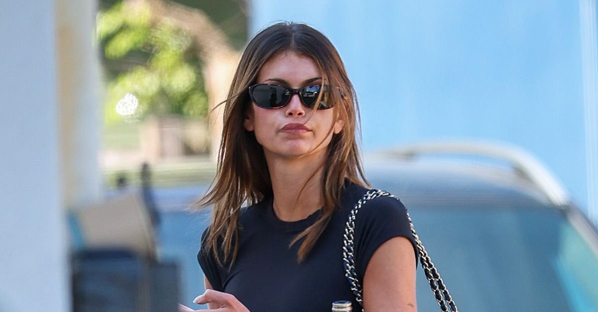 Kaia Gerber Wore the Bag Color and Pretty Heel Trend of 2026