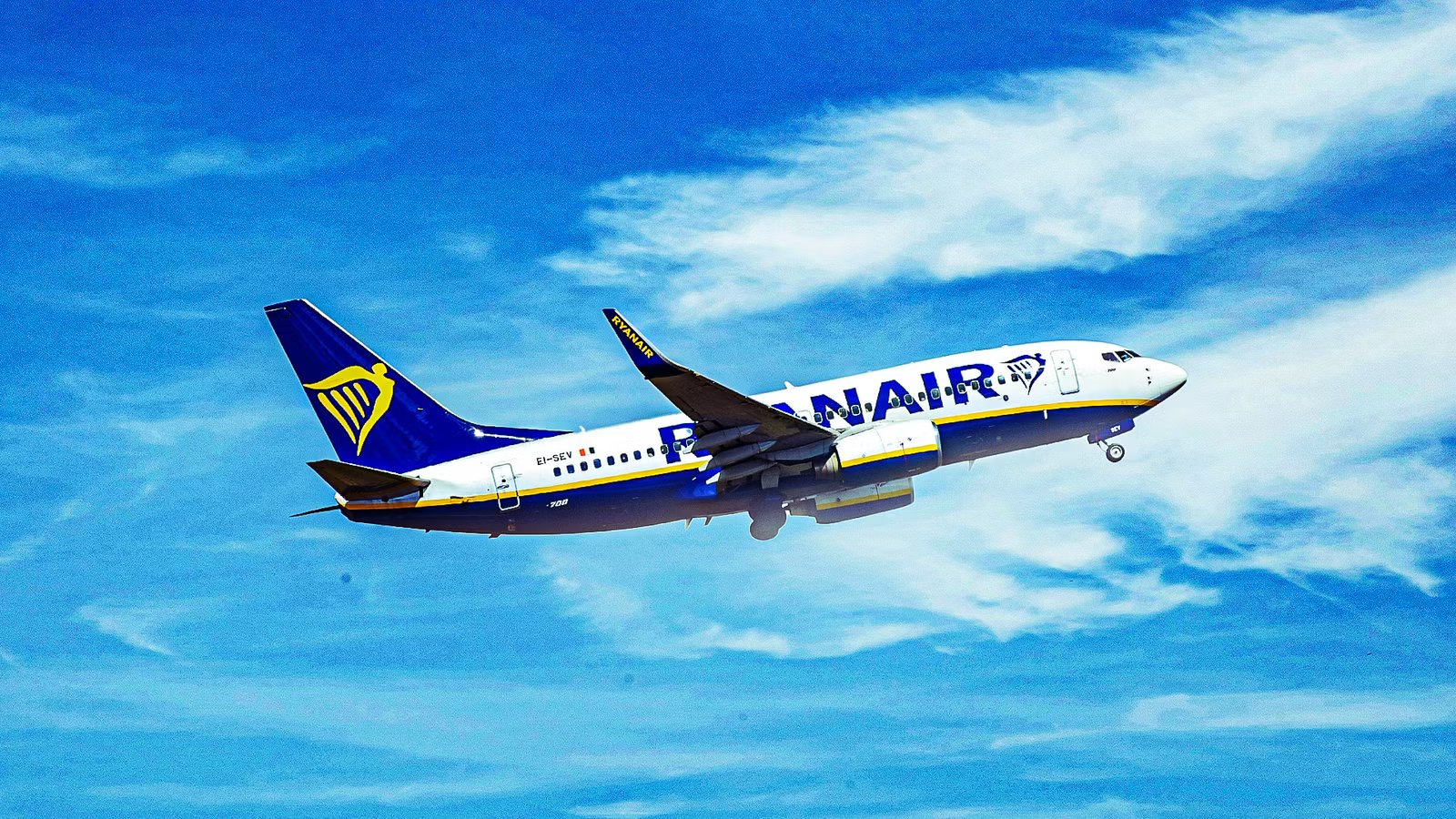 The One Boeing 737-700 Hiding In Ryanair’s 650 Aircraft Fleet