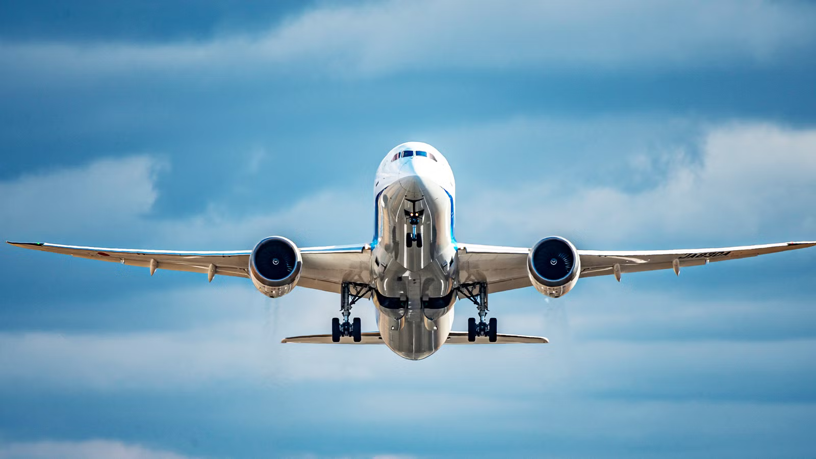 Why The Boeing 787’s Gear Retraction System Is Unlike Any Other Commercial Aircraft