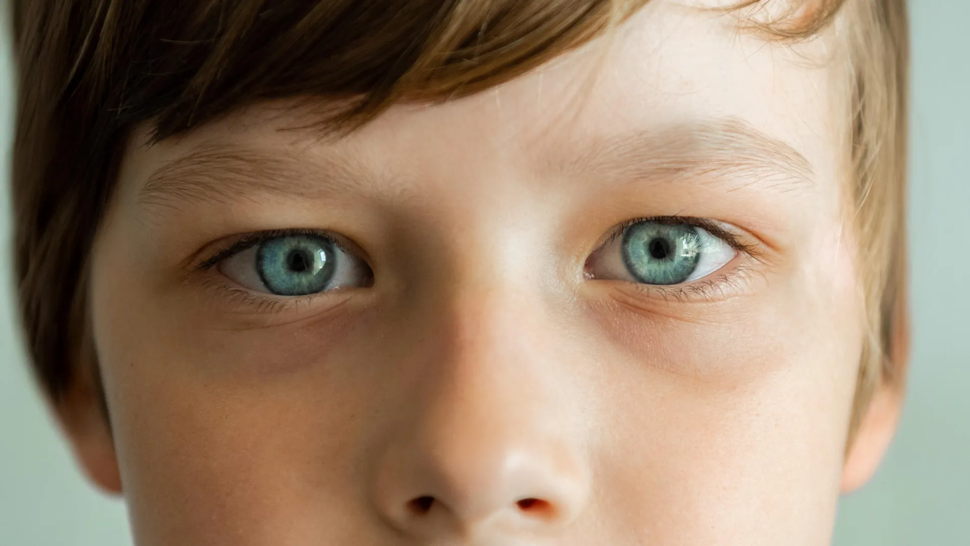 A missing color in indoor light may help prevent myopia