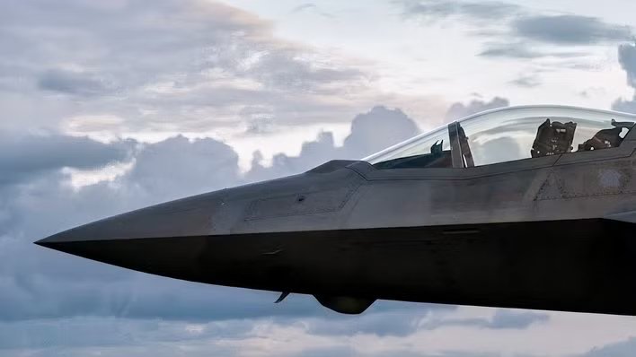 This New Tailless 6th-Gen Fighter Ditches Vertical Stabilizers & Bets The Airframe On Software