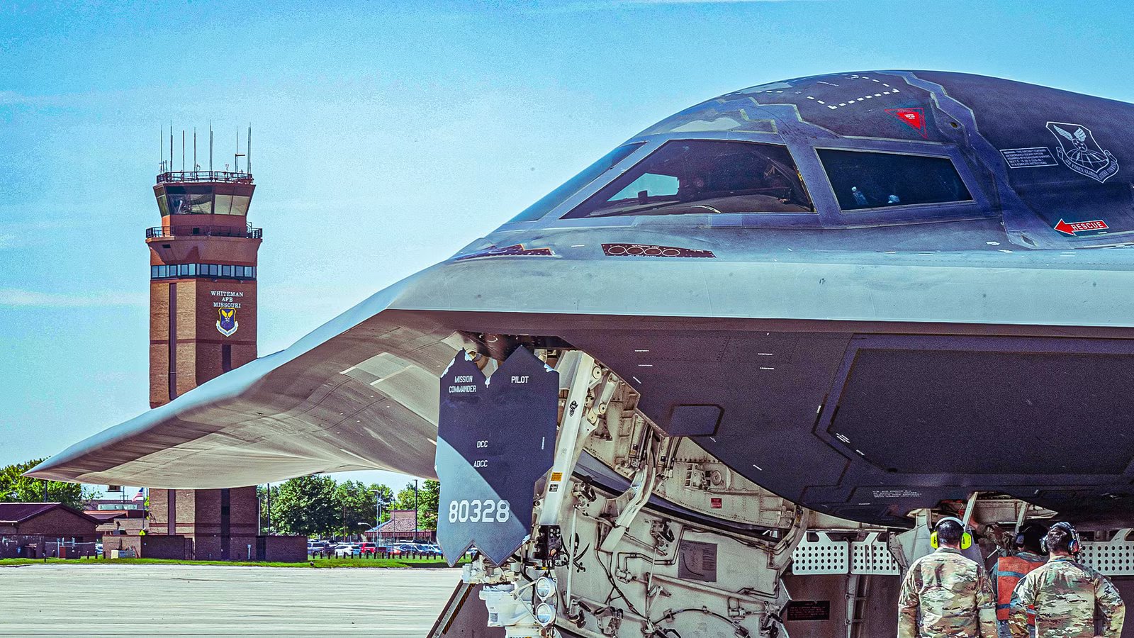 How The Northrop Grumman B-2 Spirit’s Cockpit Layout Prioritizes Long-Duration Mission Endurance