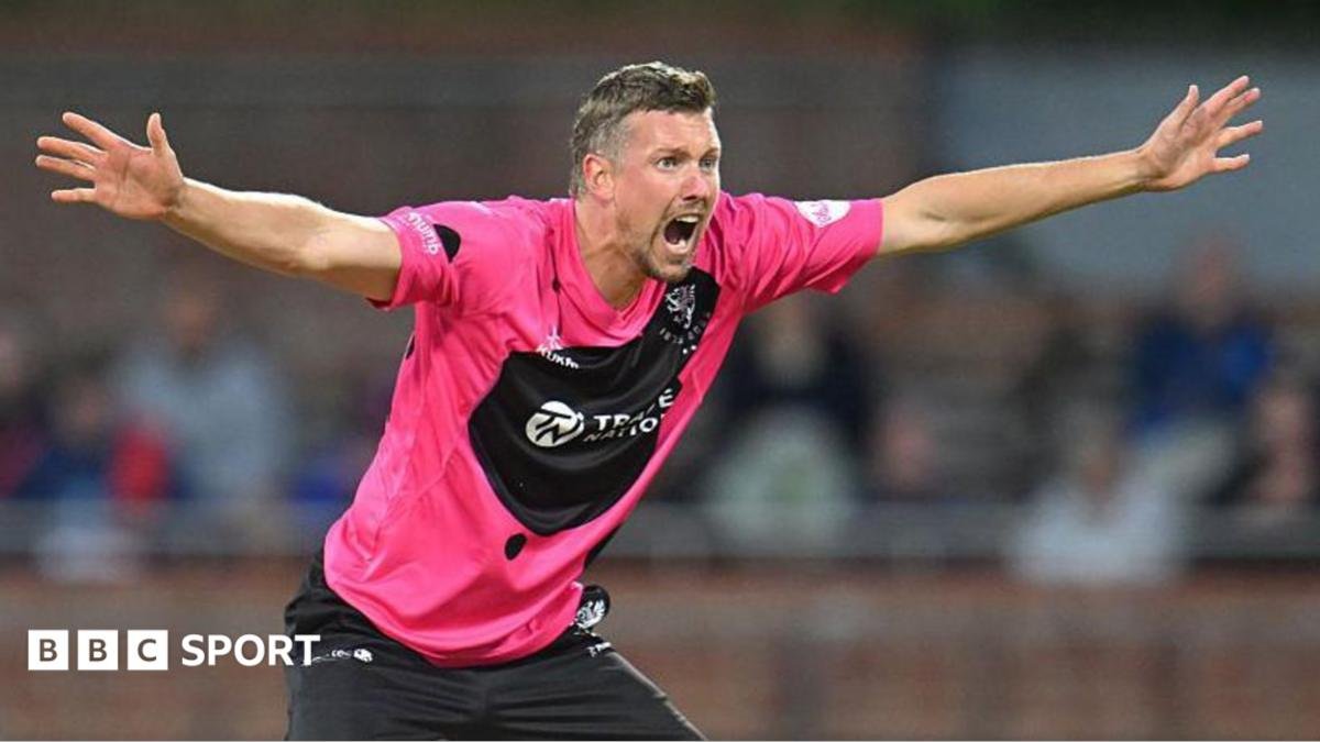 Somerset CC: Pace bowler Jake Ball signs contract extension