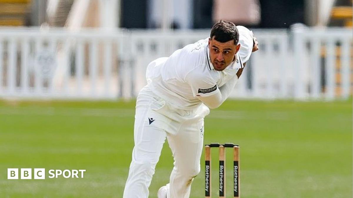 County Championship: Pears bowl out Lancs cheaply at Worcester