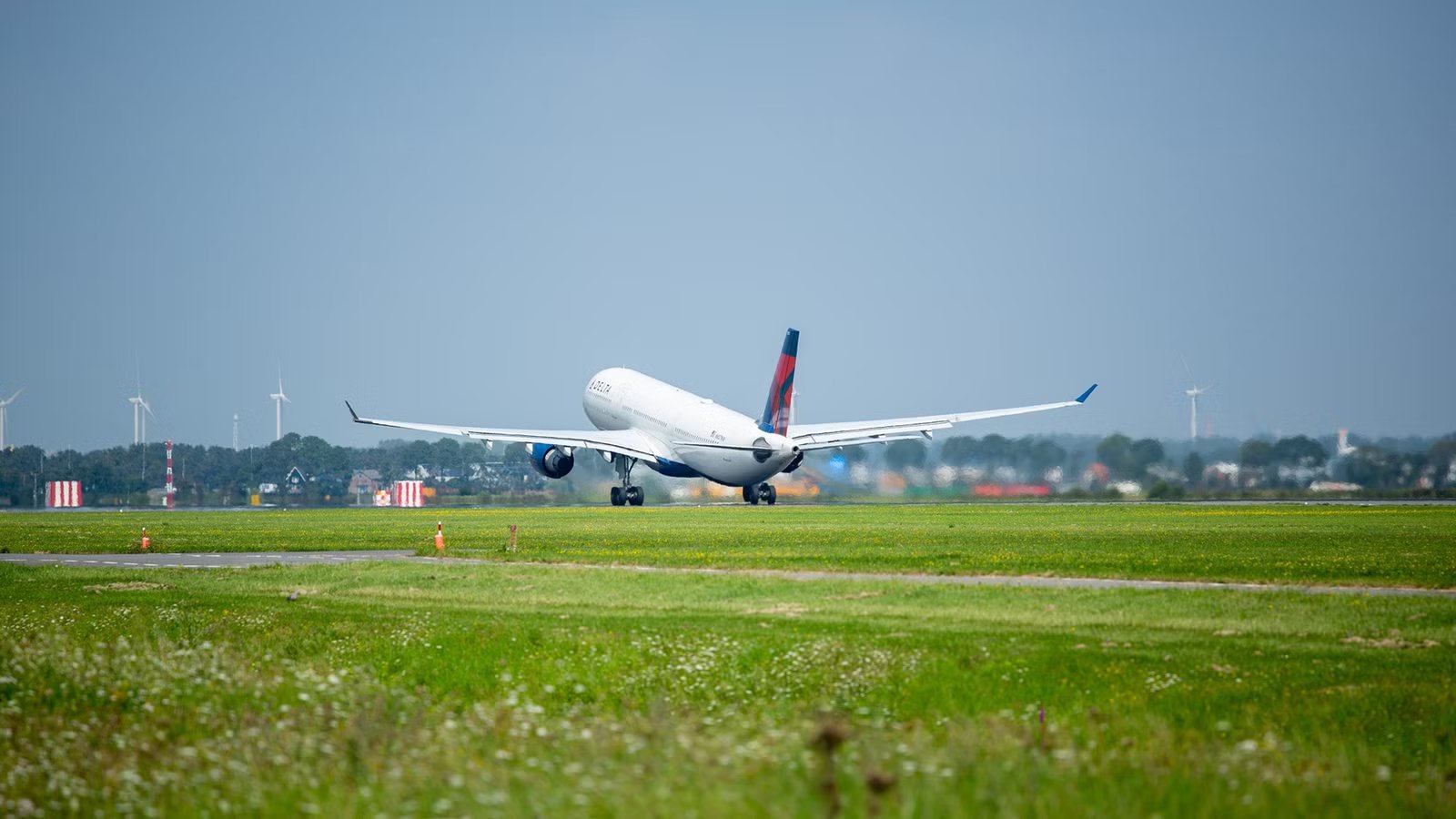Rome-Bound Delta A330 Diverts To Canada With 280 Onboard After ‘Mechanical Emergency’