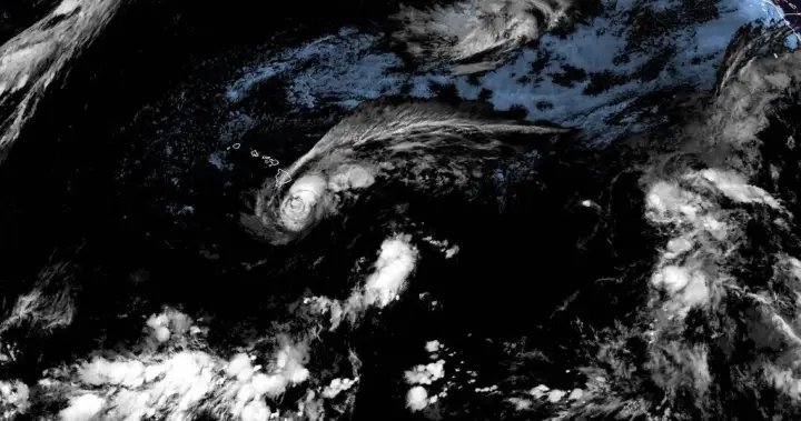 Hawaii’s Big Island lashed by rain and wind as Tropical Storm Lala closes in – National