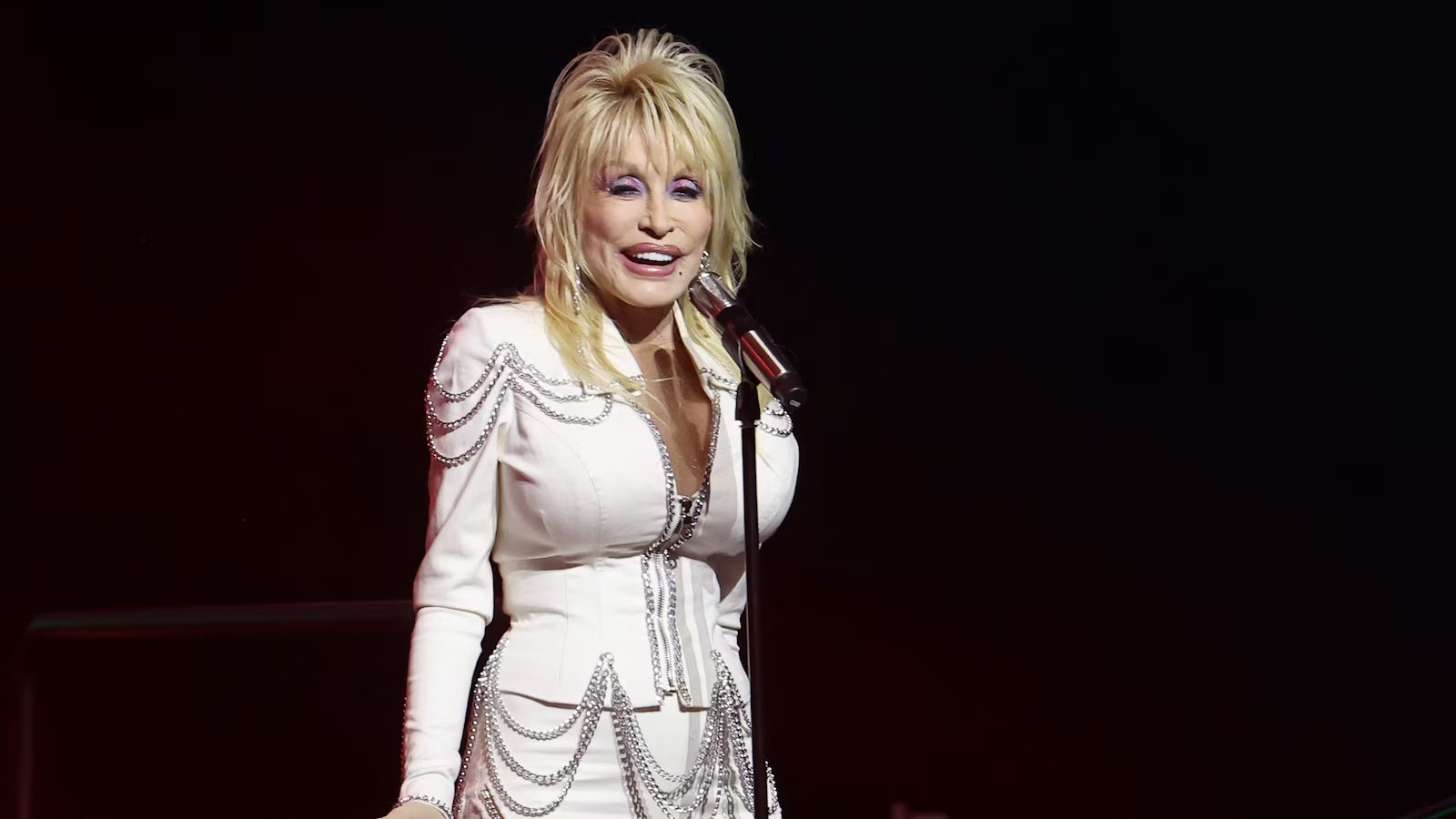 Celebrities react to country superstar Dolly Parton’s death