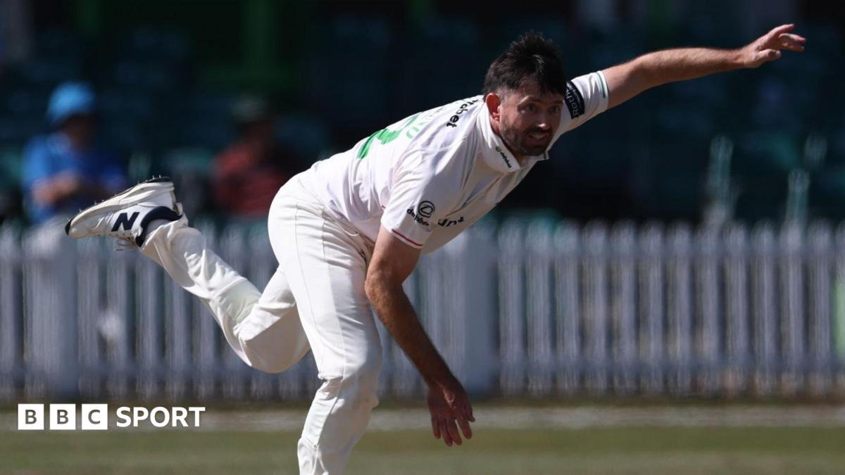 County Championship: Leicestershire complete win over Glamorgan