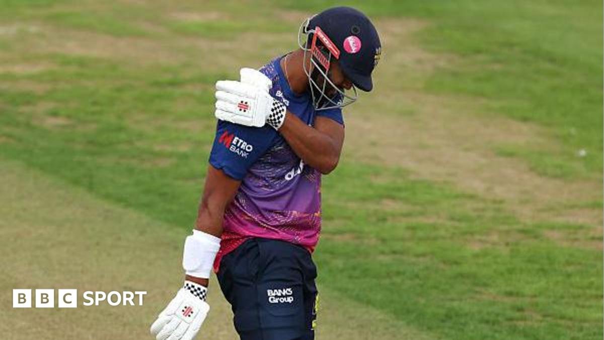 Emilio Gay: England opener retires hurt with shoulder issue in Durham game