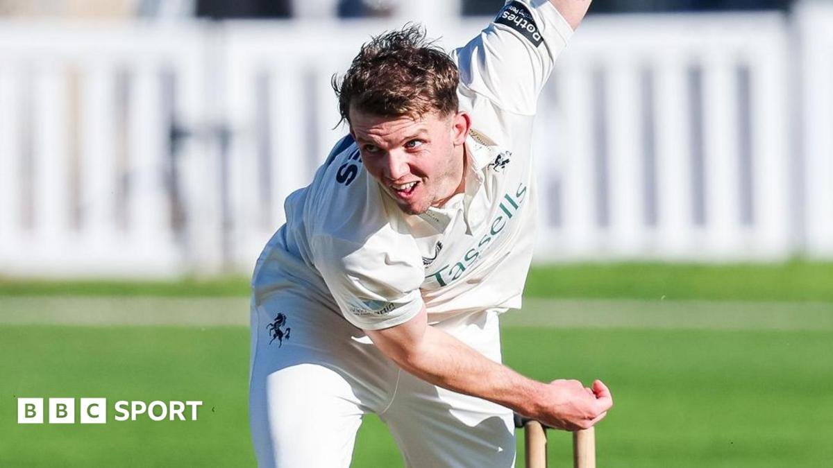 County Championship: Kent boost promotion bid by beating Middlesex