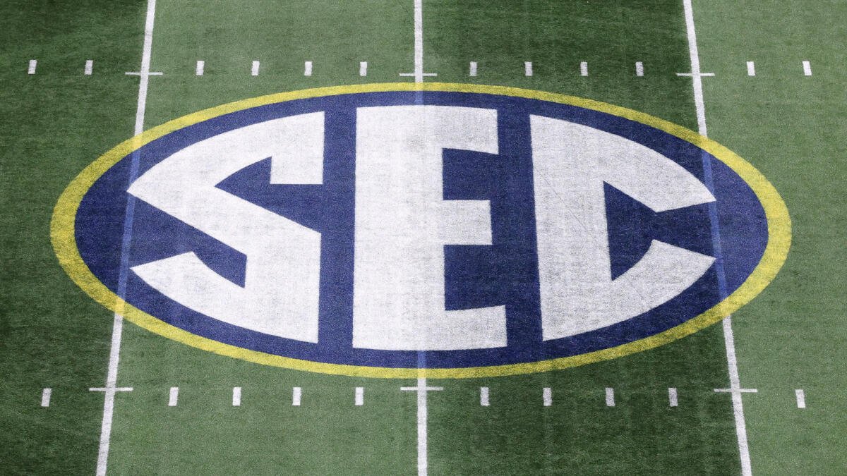Big Ten, SEC ban NFL players from returning to play, threatens stiff penalties