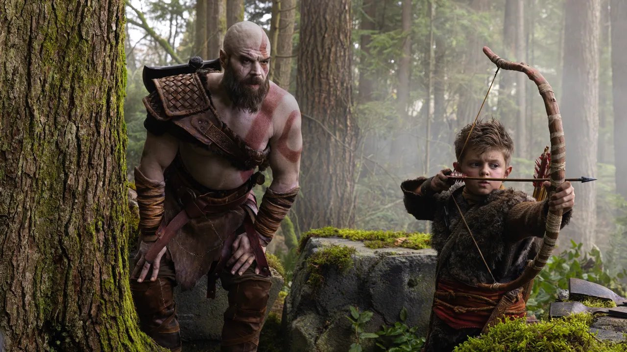God of War Fans Agree Ryan Hurst’s New Kratos Pic Looks Much Better Than Prime Video’s Previous, Widely-Ridiculed Photo