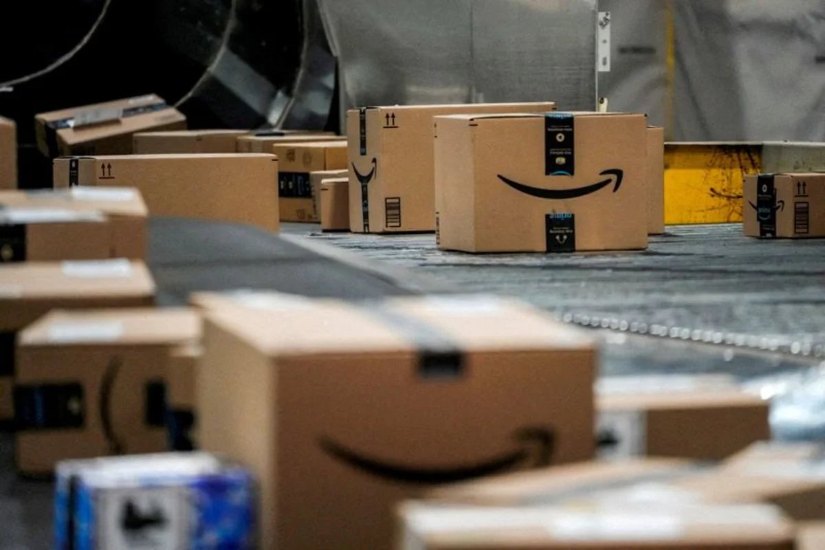 Amazon reinstates binding arbitration, bars class-action lawsuits