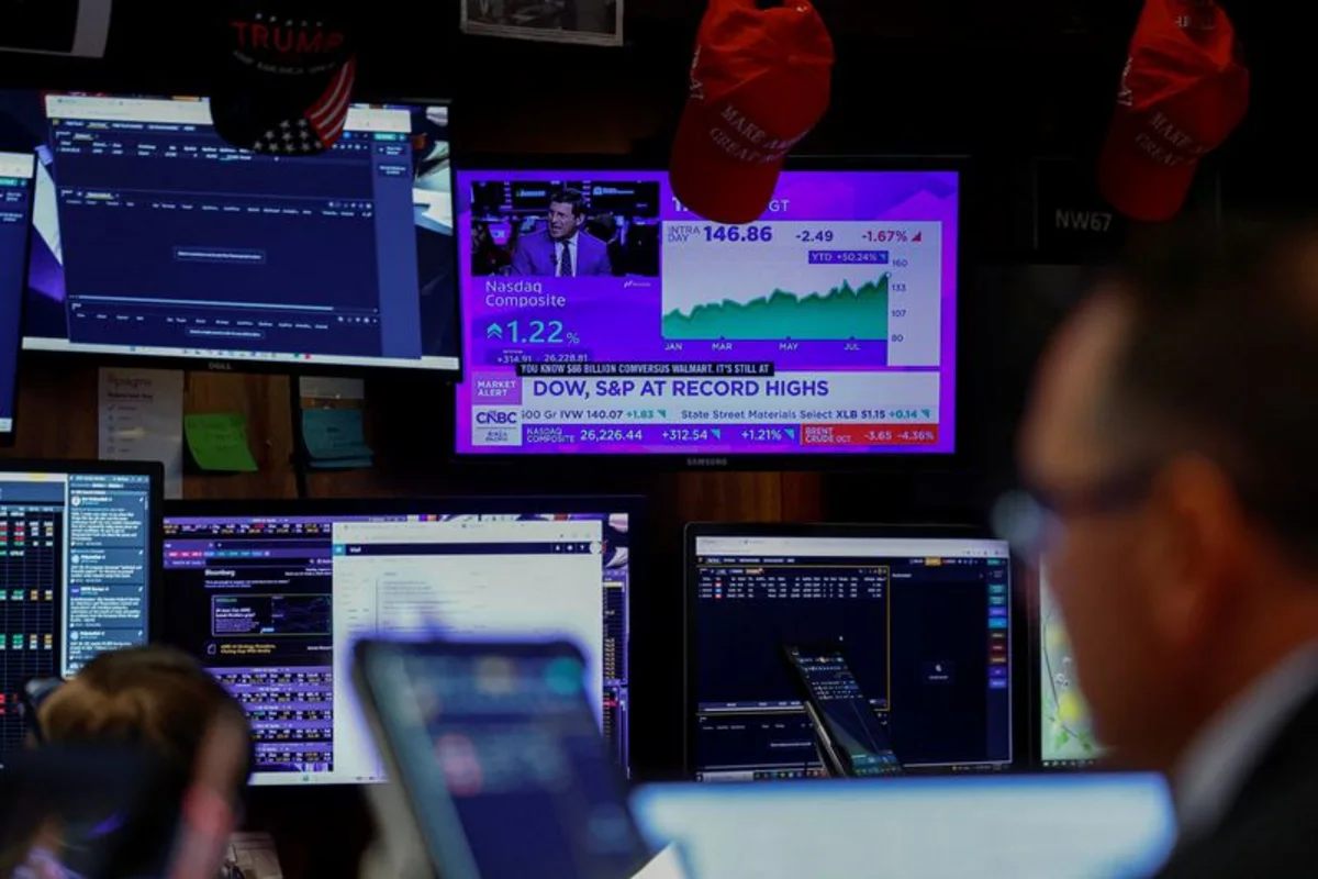 Global equity funds draw inflows for 11th week as upbeat earnings lift sentiment