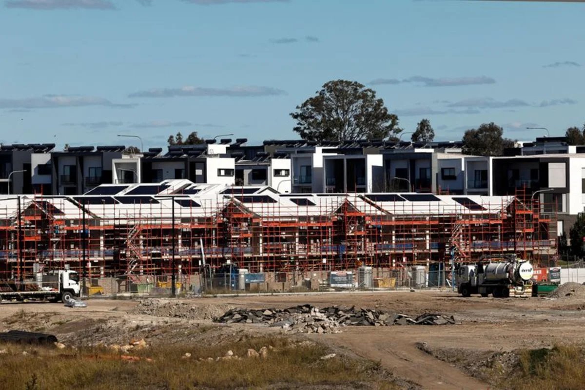 Analysis-Australia promised 1.2 million new homes, but builders are at their limits
