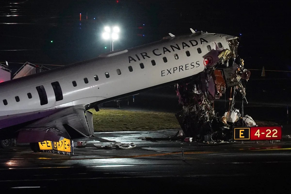 Correction: LaGuardia Crash story