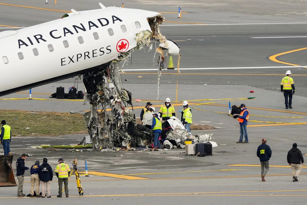 Flight controllers allegedly punched out early before Air Canada plane crash