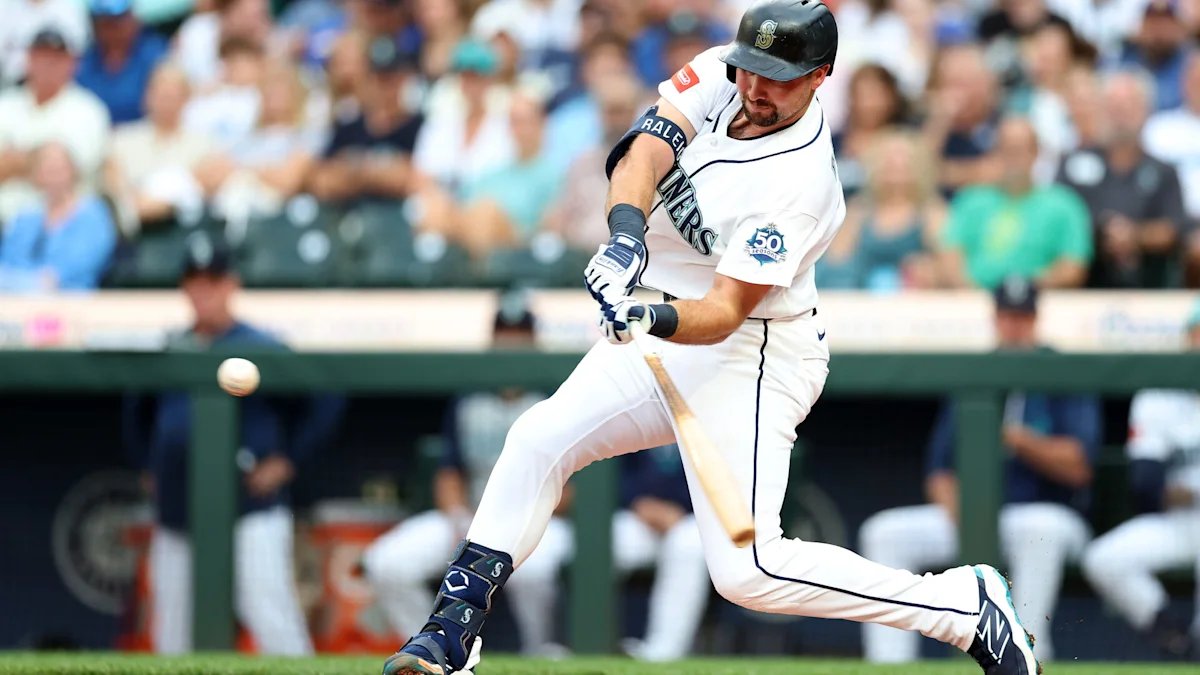 Slugger Cal Raleigh extends homer streak to 4 at-bats and ties Mariners’ record