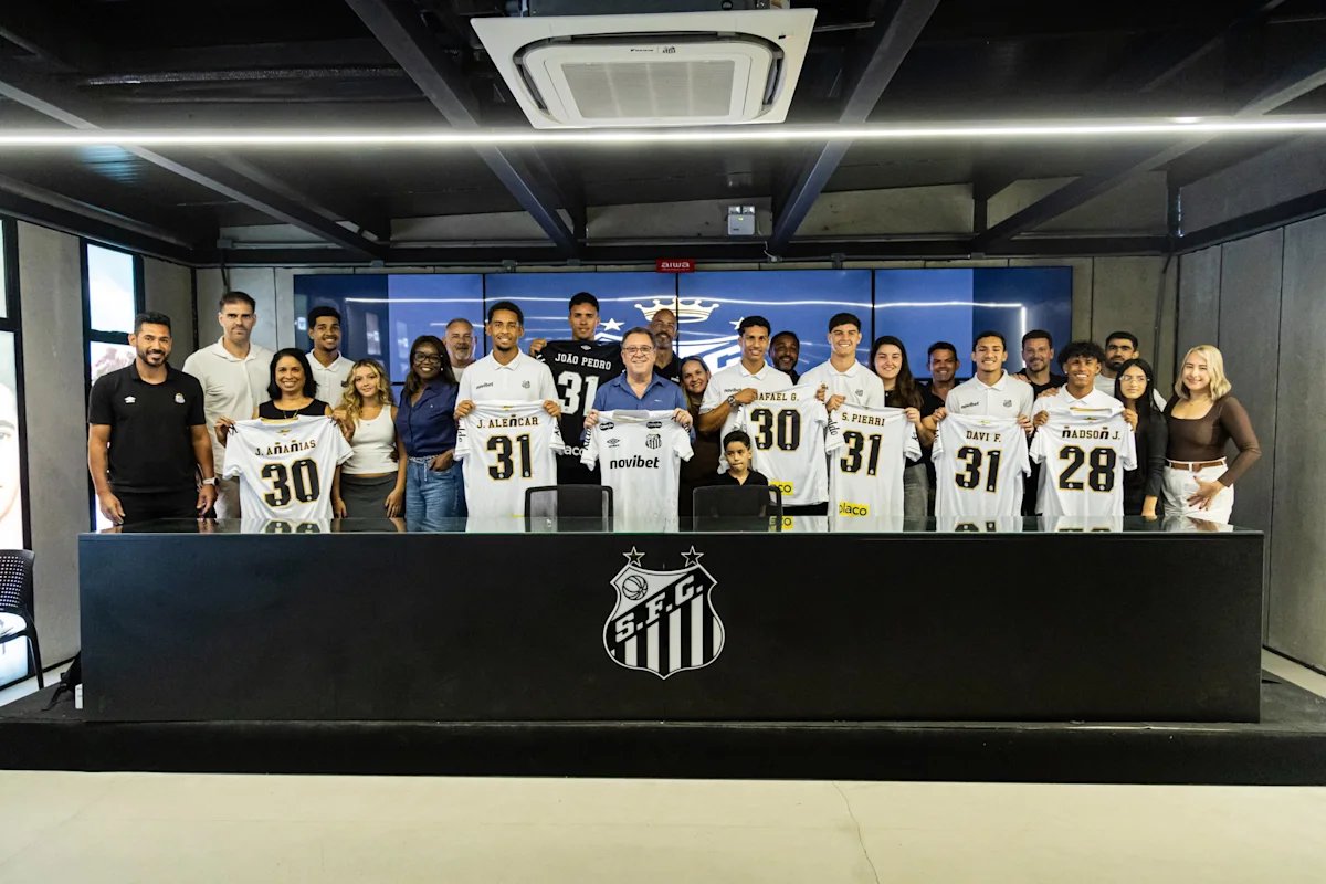 Santos FC confirm new deals for 7 players