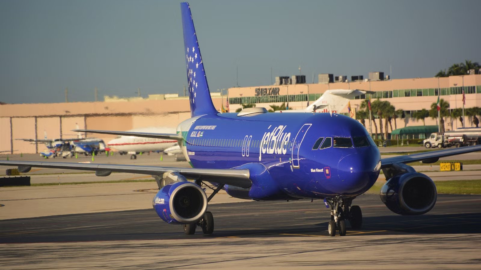 Man Facing Felony Charges After Sneaking Onto JetBlue Plane, Causes $2,400 Flight Delay