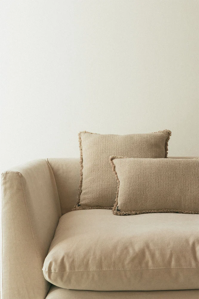 7 Best Nontoxic Throw Pillows For Your Home (2026)