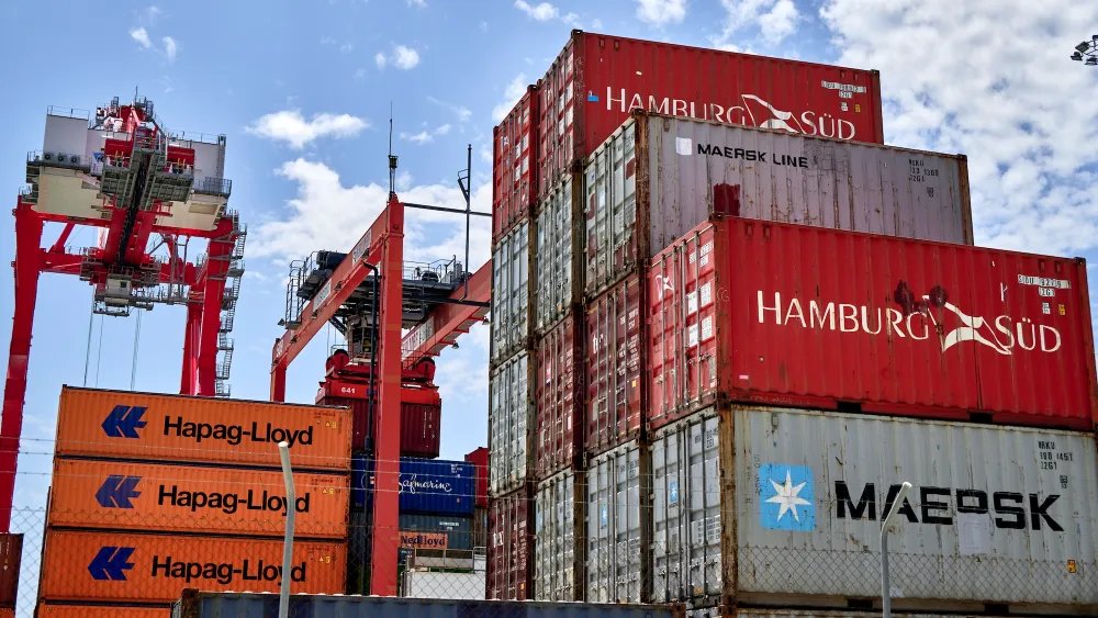 Maersk, Hapag-Lloyd See Asia Demand, Port Congestion Push Rates Higher