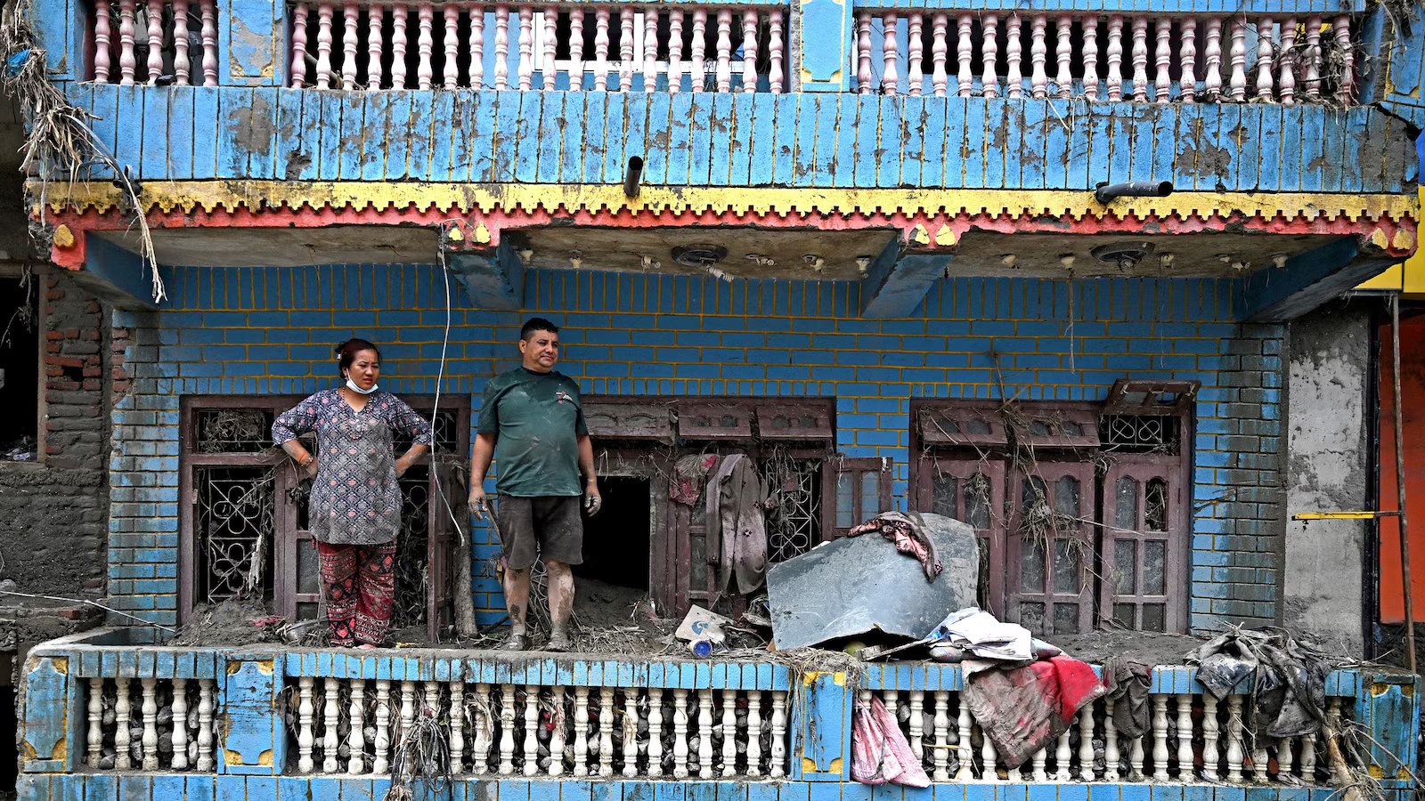 Nepal-Tibet flood death toll surpasses 900, officials say, more than 4,700 missing