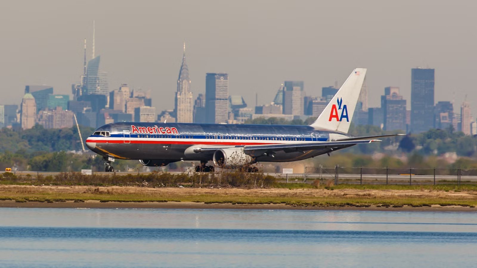 Why American Airlines Flew This Surprising 190-Mile Route From Heathrow [Map]