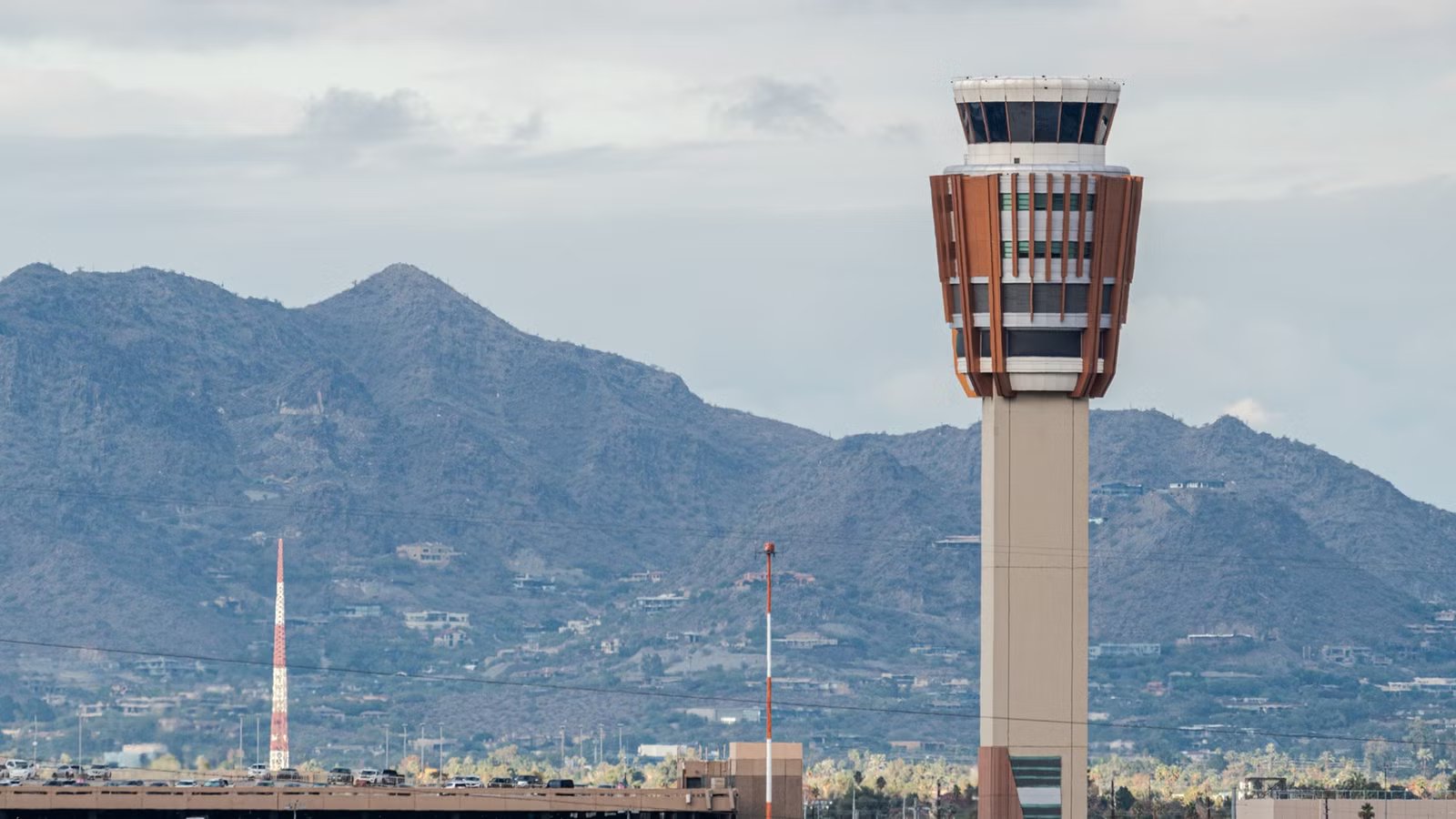 FAA Neglects Air Traffic Controller Raises Because “10-Hour Shifts 6 Days A Week” Isn’t Enough