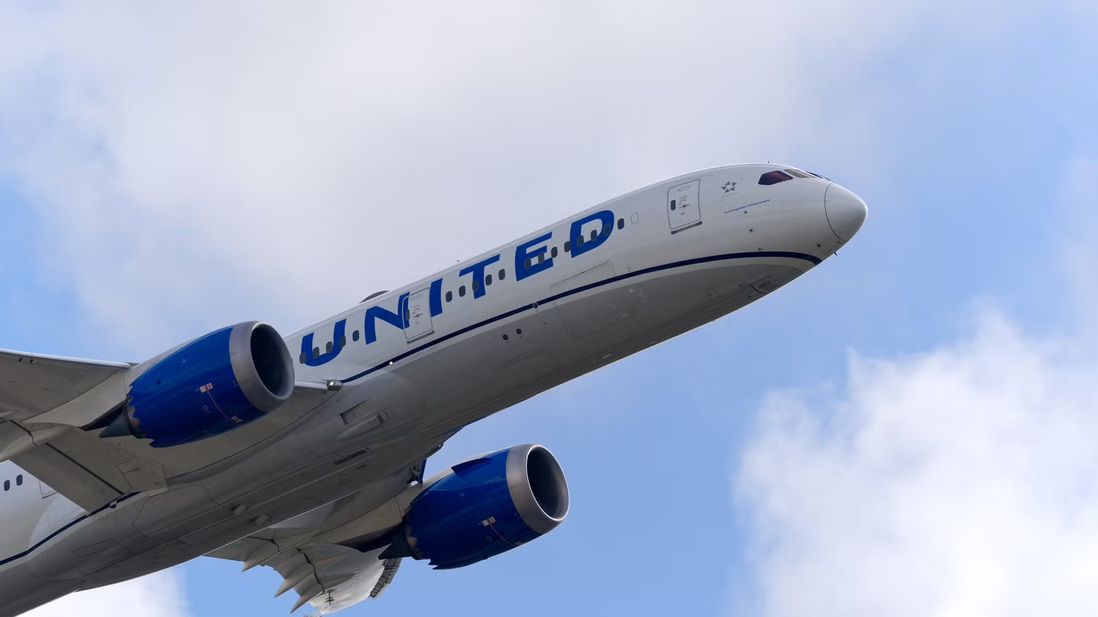5 Things Passengers Don’t Know About Booking Widebody Lie-Flat Seats On Domestic US Flights