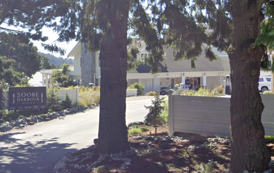 Former Sooke Harbour House owners sue to get art returned