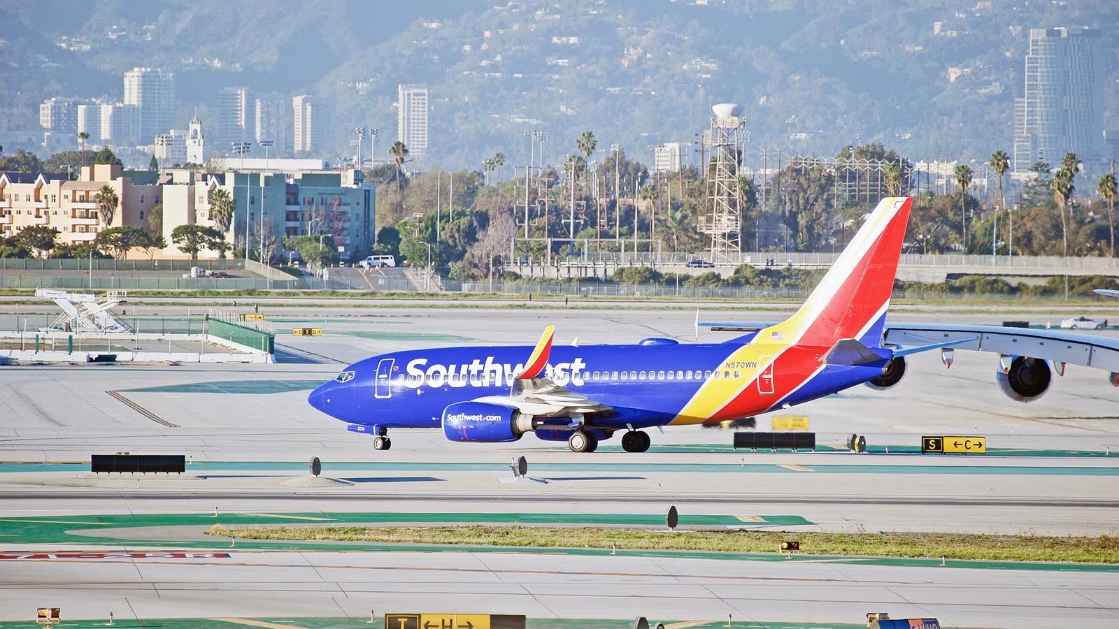 Los Angeles-Bound Southwest Airlines Passenger Dies After Multiple CPR Attempts Mid-Flight