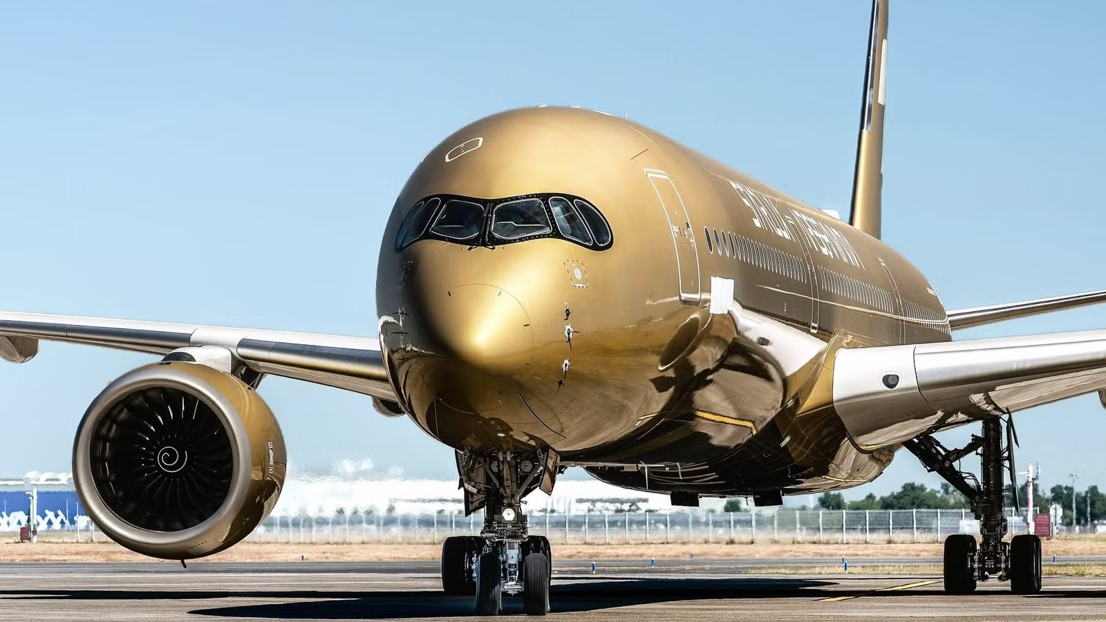 STARLUX’s 2nd Airsorayama A350-1000 Arrives, Completing Stunning Gold-And-Silver Pair
