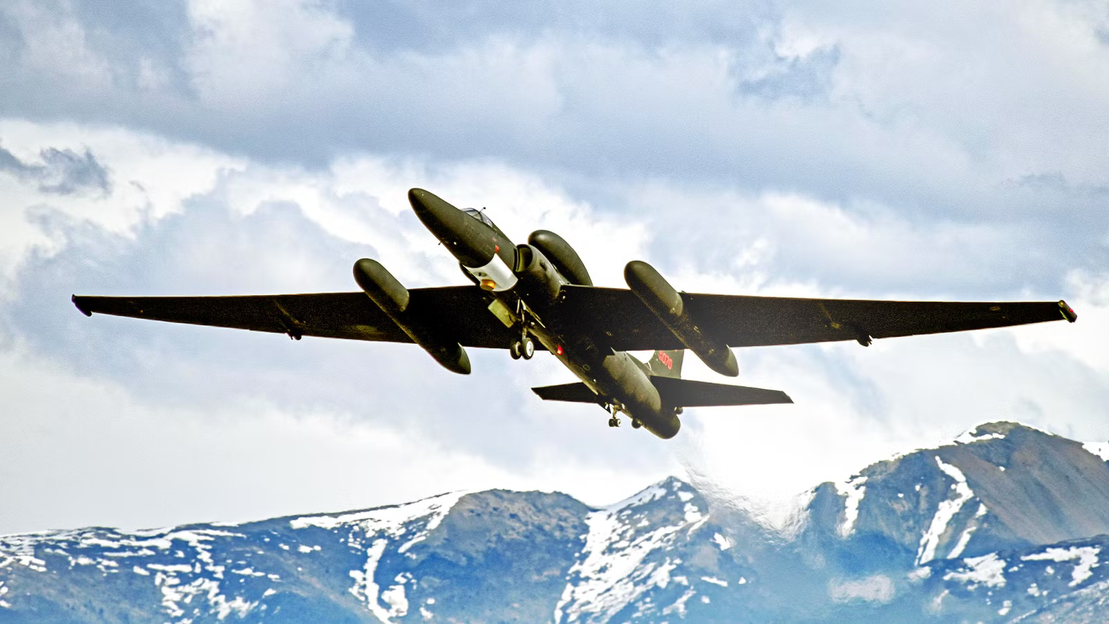 Why U-2 Pilots Breathe Pure Oxygen For An Hour Before Flying To 70,000 Feet