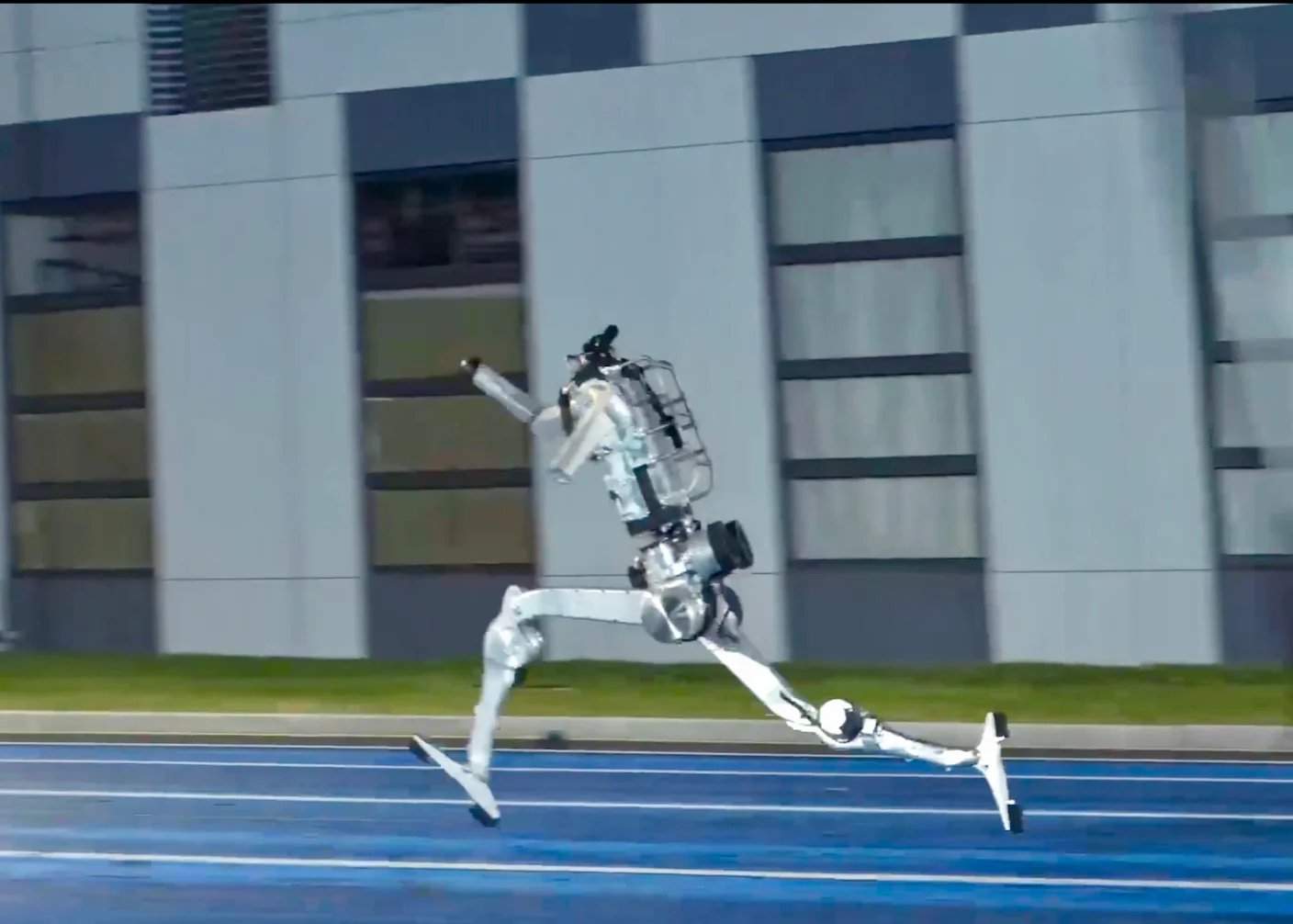 Unitree Claims New Humanoid Robot Outruns Usain Bolt