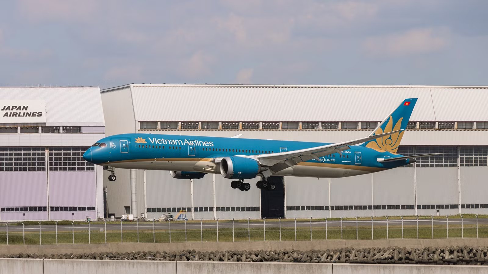 Vietnam Airlines Boeing 787 Substantially Damaged After Dangerously Late Munich Takeoff