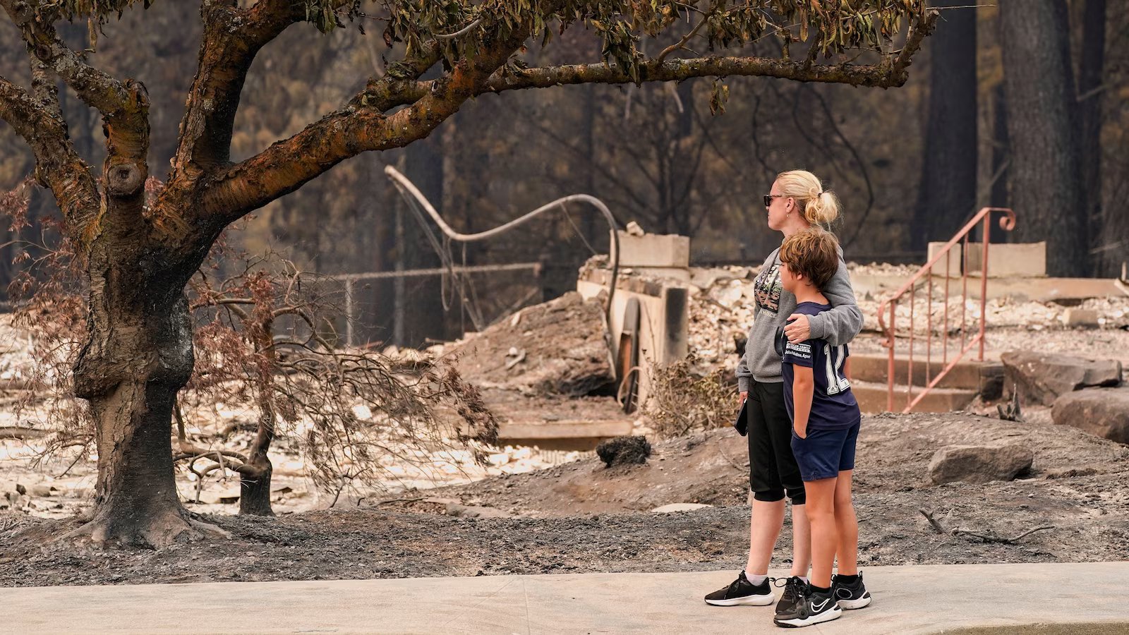 As destructive Wildfires rage in Washington state, poor air quality and extreme heat continue in West