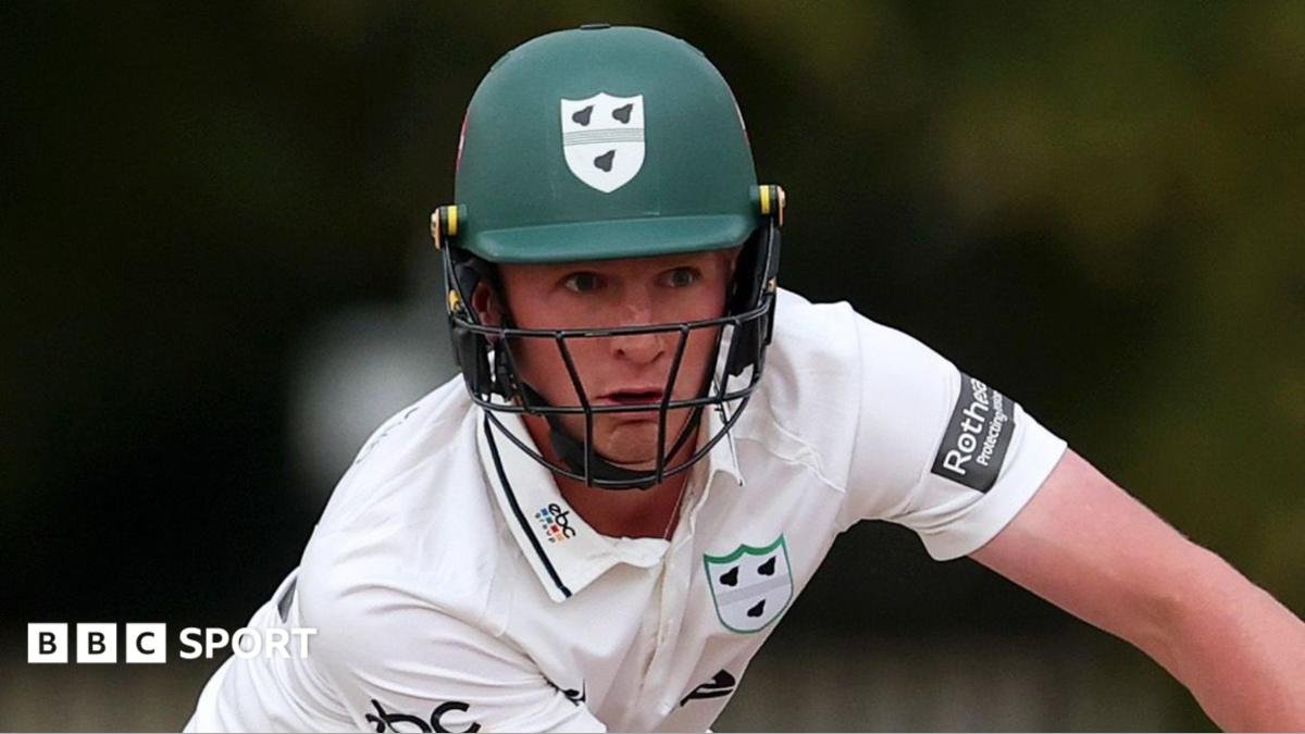 Worcestershire wicketkeeper Henry Cullen signs new deal