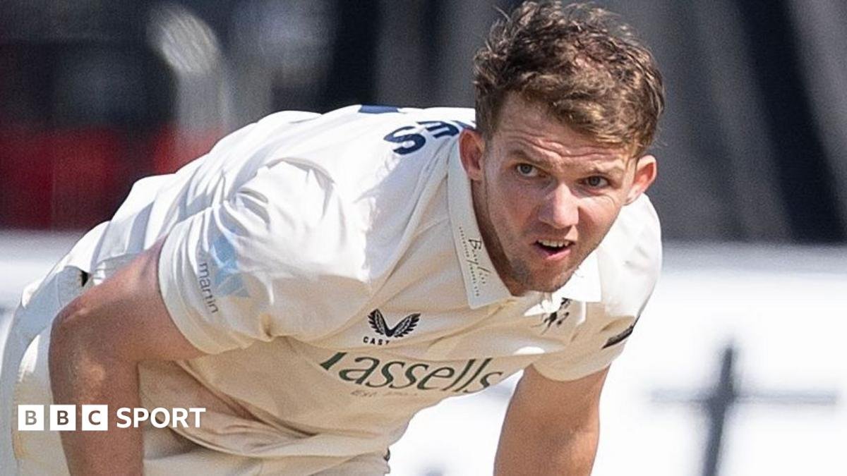 County Championship: Worcestershire struggle in chase of 380 to beat Kent